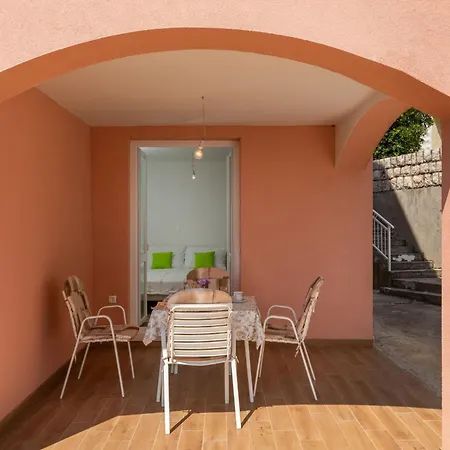 아파트 Nike - Two-bedroom With Terrace 믈리니