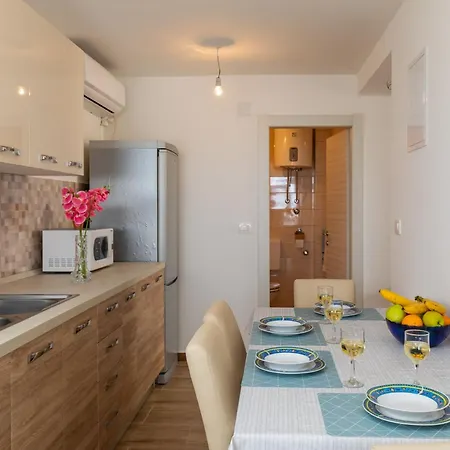 Nike - Two-bedroom With Terrace Mlini