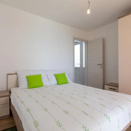 Nike - Two-bedroom With Terrace Apartment Mlini