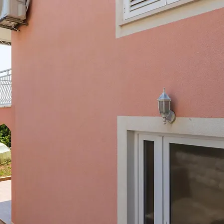 Appartamento Nike - Two-bedroom With Terrace