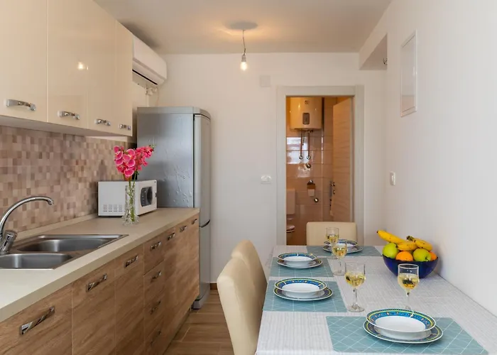 Nike - Two-bedroom With Terrace Mlini